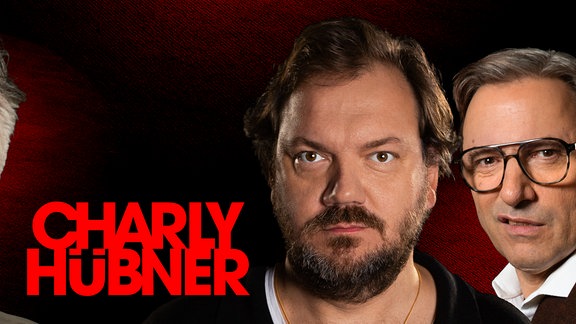 Zwei Männer vor schwarzem Hintergrund mit roter Schrift: Charly Hübner