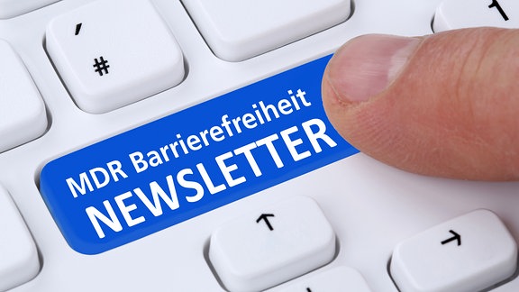 Eine Tastatur zeigt die Tasten: MDR Barrierefreiheit Newsletter.