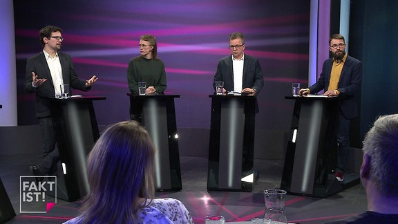 Die Gäste im Fakt-ist-Studio: Dr. Andreas Braune, Politikwissenschaftler an der Uni Jena (von links), Annika Liebert, Kampagnen-Managerin von Campact e.V., Dr. Klaus Wagner, Präsident des Thüringer Bauernverbandes, und Sebastian Striegel, Innenpolitiker der Grünen im Landtag von Sachsen-Anhalt.