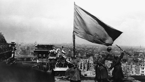 Sowjetsoldaten auf dem Reichstag, 1945