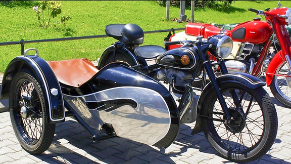 Touren-AWO mit Beiwagen