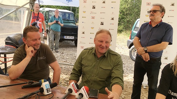 Hobby-Historiker Piotr Koper und Andreas Richter wollen den Zug ausgraben