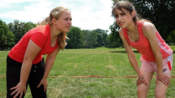 Ella Zirzow als Lisa und Vivien Sczesny als Emma