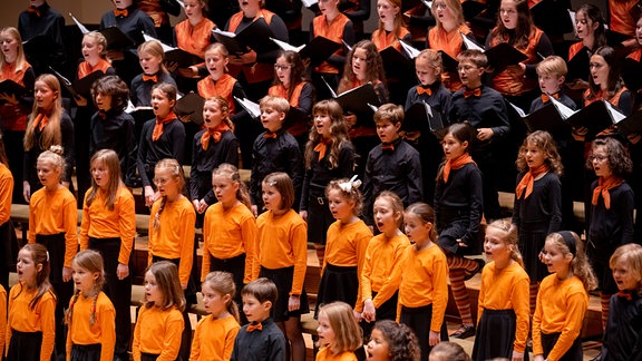 Das Adventskonzert des MDR-Kinderchors auf der Bühne des Gewandhauses