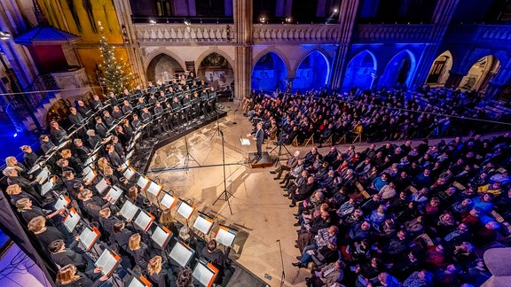 Der MDR-Rundfunkchor beim "Nachtgesang" in der Leipziger Peterskirche