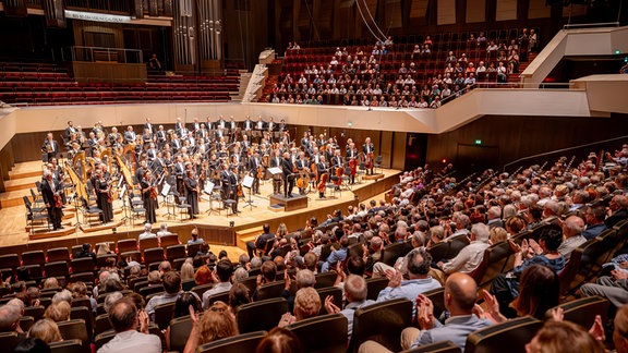 Das MDR-Sinfonieorchester spielt im Leipziger Gewandhaus das Eröffnungskonzert der MDR-Konzertsaison 2024/25