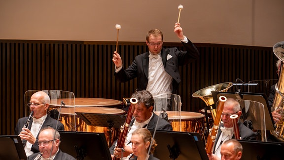 Das MDR-Sinfonieorchester spielt im Leipziger Gewandhaus das Eröffnungskonzert der MDR-Konzertsaison 2024/25