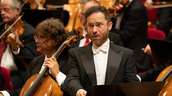 Tenor Richard Resch mit dem MDR-Sinfonieorchester in Suhl beim Eröffnungskonzert der Saison 2023/24.