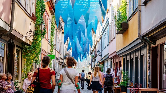 Waidblauen Fahnen auf der Krämerbrücke  Erfurt