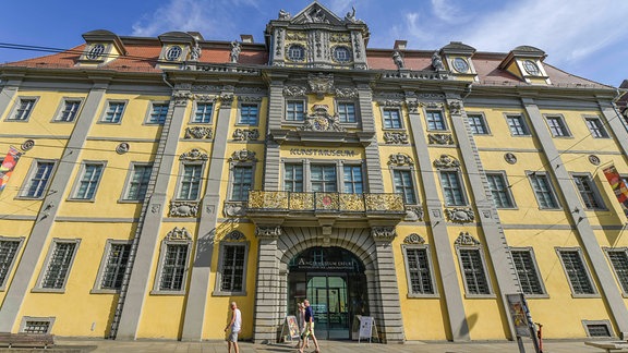 Kunstmuseum Angermuseum Erfurt: prachtvoller Bau mit gelber verzierter Fasade