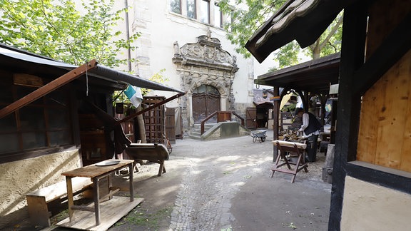 Die Baderei und Tischlerei in "Megedeborch" im Hof des Kulturhistorischen Museums in Magdeburg. 