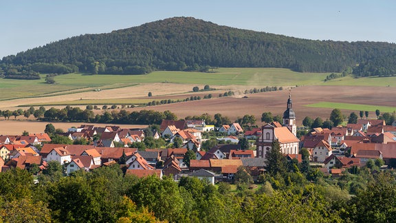 Der Ort Schleid am Wanderweg Point Alpha bei Geisa Wartburgkreis im UNESCO-Biosphärenreservat Rhön in Thüringen.