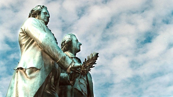 Goethe und Schiller Denkmal in der Kulturstadt Weimar