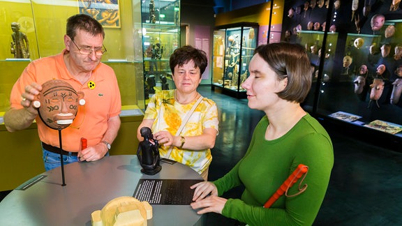 Führung mit Gebärdensprachdolmetscher sowie für Blinde und Sehbehinderte im Grassimuseum Leipzig