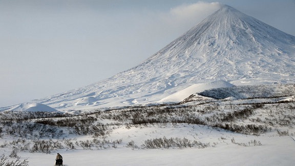 Ein Schneebedeckter Berg in Kamschatka.