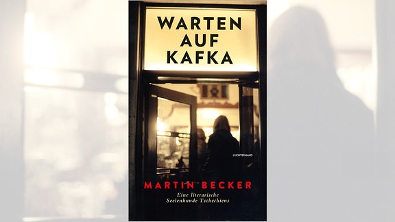 Cover des Buchs "Warten auf Kafka" von Martin Becker mit einem Foto eines Kneipeneingangs.