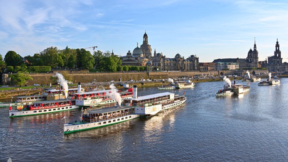 Schiffe auf einem Fluss