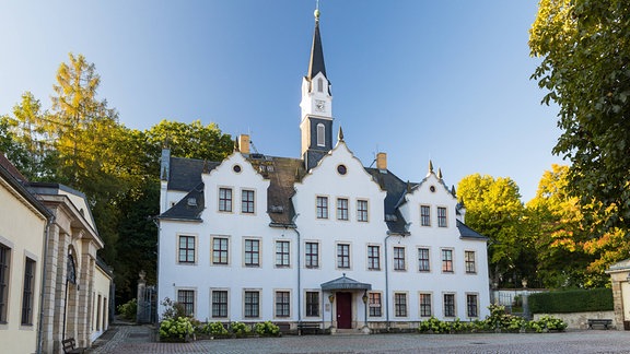 Schloss Burgk, Außenansicht mit Schlosshof, Freital