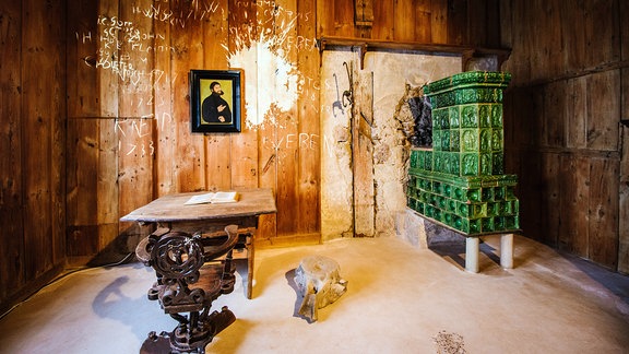 Lutherstube mit Lichteffekte auf der Wartburg in Eisenach