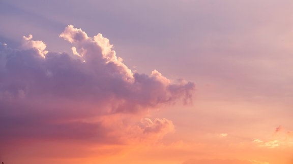 Ein farbiger Wolkenhimmel