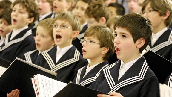 Sänger des Leipziger Thomaner-Chors anläßlich eines Festaktes zum 20jährigen Dienstjubiläum von Thomaskantor Georg Christoph Biller am 01.12.2012 im Neuen Rathaus Leipzig.