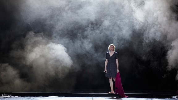 Szene der Oper Katja Kabanowa von Leoš Janáček, die am 28. April 2024 an der Semperoper Dresden Uraufführung hatte.