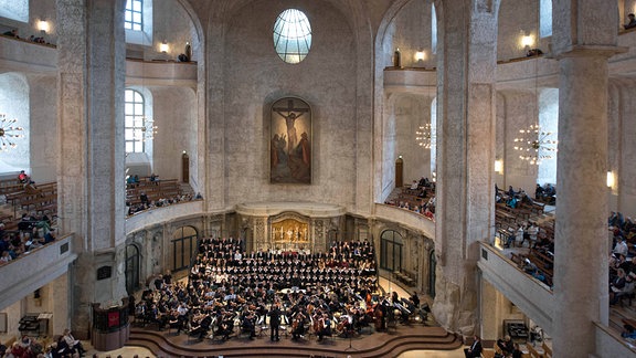 Dresdner Kreuzchor in der Kreuzkirche in Dresden.