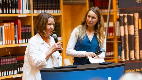 Filmpremiere mit Publikumsdialog am 20. August im Studienzentrum der Herzogin-Anna-Amalia-Bibliothek in Weimar. In ihrem Film erinnert Autorin Ute Gebhardt an die Verheerende Nacht, in der die Bibliothek brannte.