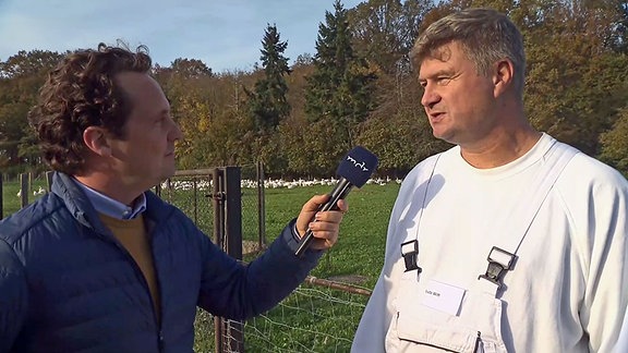 Reporter Stefan Ganß im Gespräch mit Lutz Witt, Eskilden Gänsefarm