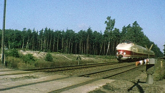 Schnnellzug während der Fahrt.