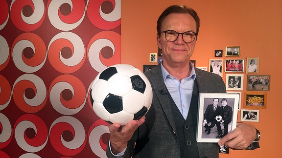 Lippi im Studio mit Fußball Schöbelfoto