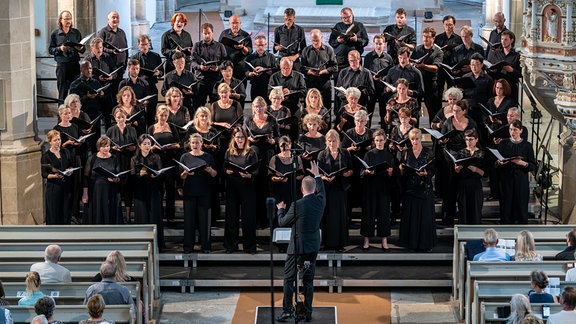 Herren des MDR-Rundfunkchors im Konzert beim MDR-Musiksommer 2024 in Torgau