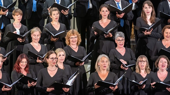 Die Frauen des MDR-Rundfunkchors beim Eröffnungskonzert des MDR-Musiksommers 2022. Sie singen Werke von Franz Schubert und Hugo Wolf.