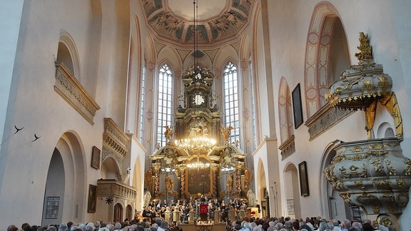 Die MDR-Ensembles in der Stadtkirche St. Wenzel beim MDR-Musiksommer-Konzert in Naumburg