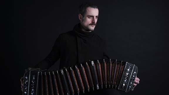 Omar Massa mit Bandoneon