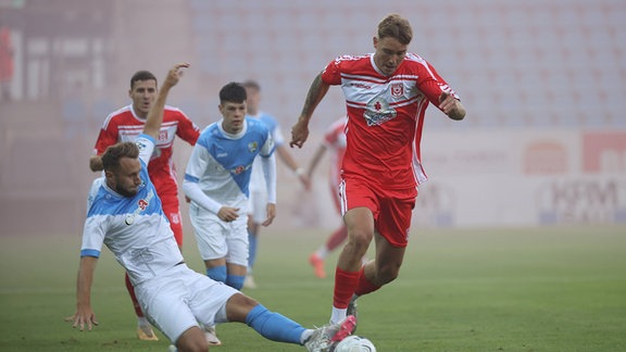 Chemnitzer FC CFC - HFC Jan Koch 24 ( Chemnitzer FC) Anthony Roczen (Hallescher FC)