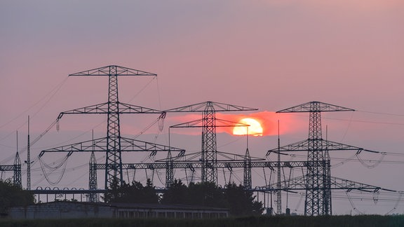 Sonnenaufgang am Umspannwerk Wolmirstedt