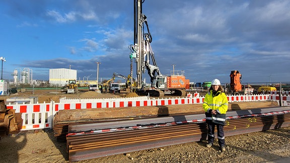 Baugerät auf der Baustelle des Energieparks Bad Lauchstädt