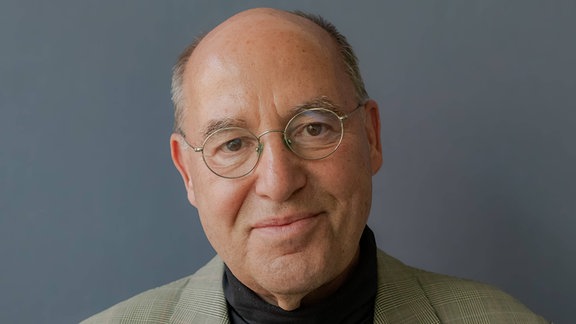 Porträt des Rechtsanwalts und Politikers Dr. Gregor Gysi (Die Linken, MdB)