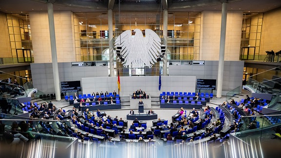 Das Plenum des Deutschen Bundestages während der Debatte zu 35 Jahren Mauerfall. 