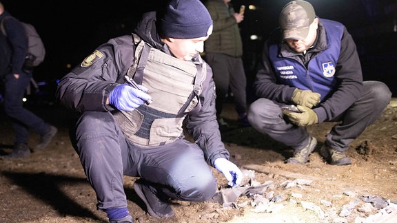 Durch Luftangriffe wurden ein Supermarkt, Wohnhochhäuser, Nichtwohngebäude und Fenster von Gebäuden auf dem Markt in Charkiw beschädigt, teilte die regionale Polizei mit.