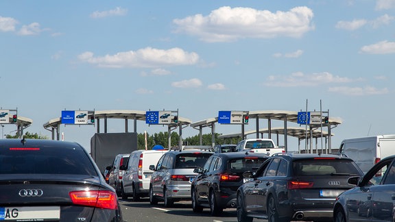 Stau aufgrund von Kontrollen an der Grenze zwischen Ungarn und Rumänien 2021.