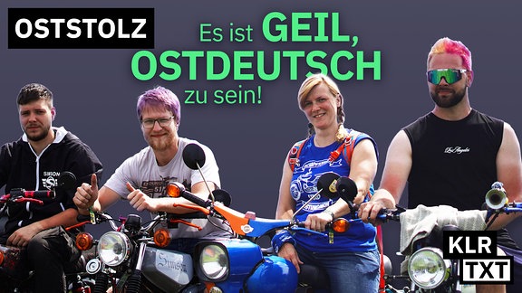 Das Bild zeigt mehrere junge Menschen auf Simson-Mopeds, darauf der Text: "Oststolz - es ist geil, ostdeutsch zu sein!"