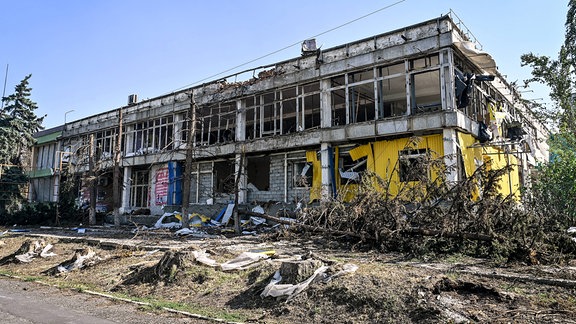 Beschädigtes Gebäude in Kurachowe