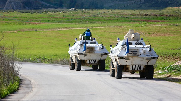 Fahrzeuge der Interimstruppe der Vereinten Nationen im Libanon auf Patrouille