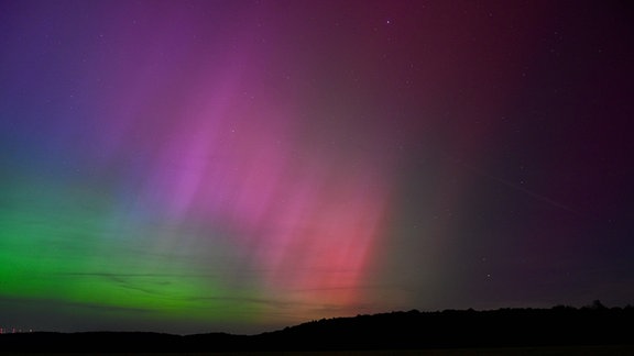 Polarlichter erscheinen über dem Saarland in Losheim am See