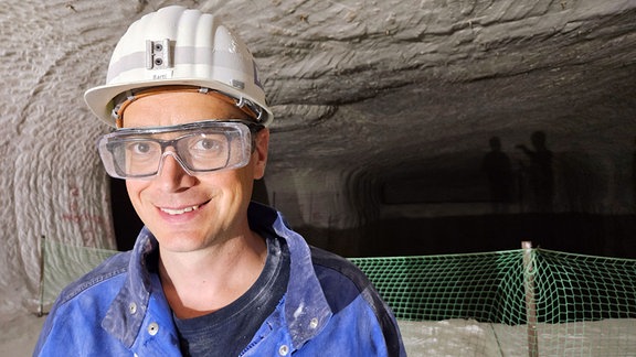 Raimund Bartel mit Helm und Schutzbrille im Salzbergwerk Bernburg