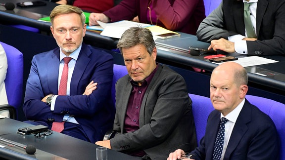 Christian Lindner, Robert Habeck und Olaf Scholz in der 193. Sitzung des Deutschen Bundestages