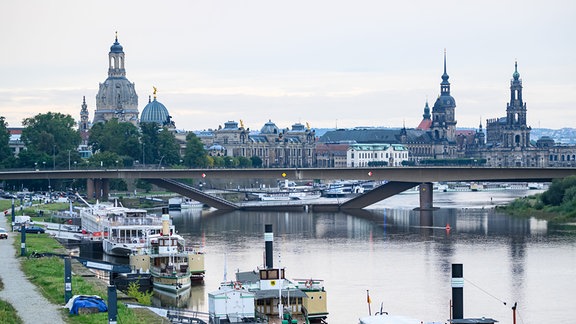 Die Carolabrücke in Dresden ist teilweise eingestürzt.