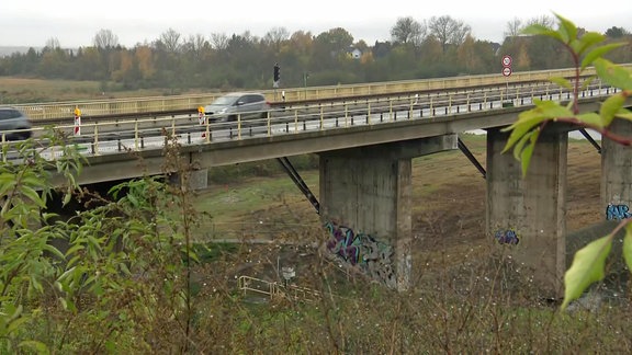 Bauarbeiten für den Neubau der Muldebrücke